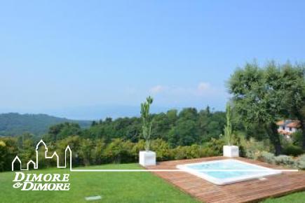 Lussuosa villa nel primo entroterra di Laveno Mombello