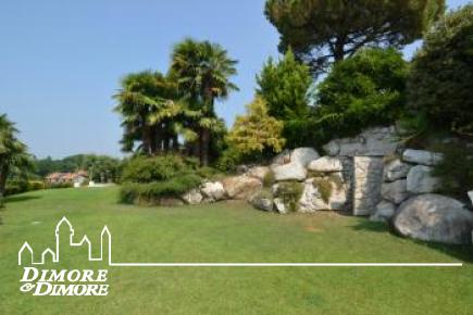 Lussuosa villa nel primo entroterra di Laveno Mombello