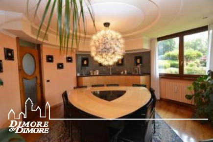 Lussuosa villa nel primo entroterra di Laveno Mombello