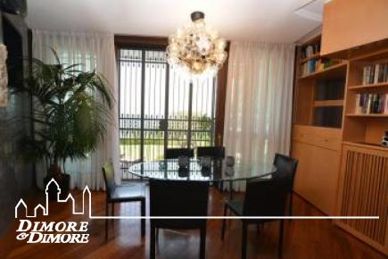 Lussuosa villa nel primo entroterra di Laveno Mombello