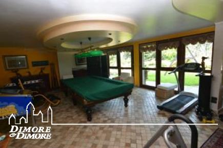 Lussuosa villa nel primo entroterra di Laveno Mombello