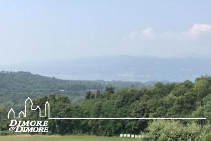 Lussuosa villa nel primo entroterra di Laveno Mombello