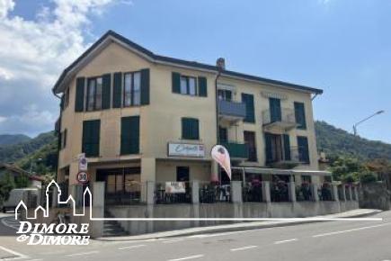 Centralissimo trilocale a pochi passi dalla spiaggia a Maccagno 