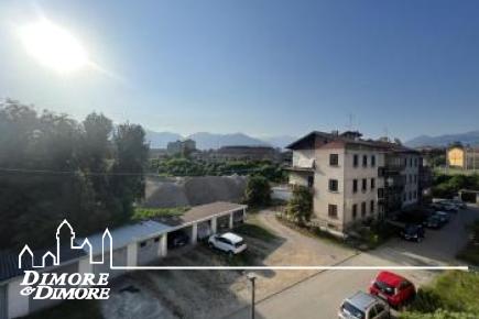 Luminoso quadrilocale da ristrutturare in zona semi-centrale di Luino