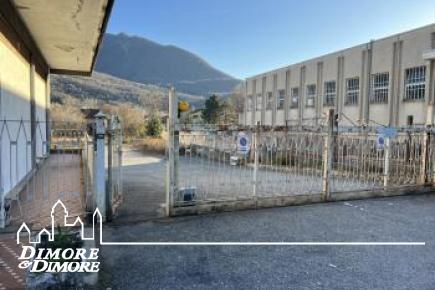 Ampio Spazio Commerciale in Posizione Strategica a Cuveglio