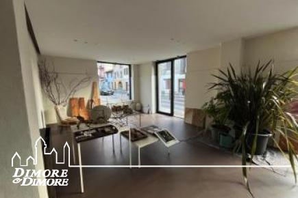 Spazio commerciale a Sesto Calende