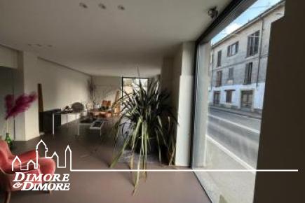 Spazio commerciale a Sesto Calende