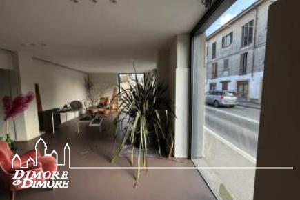 Spazio commerciale a Sesto Calende