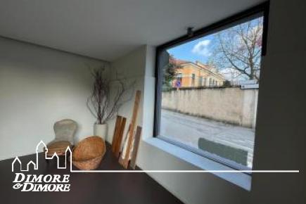 Spazio commerciale a Sesto Calende