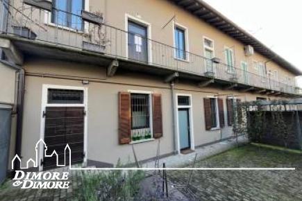 Spazio commerciale a Sesto Calende