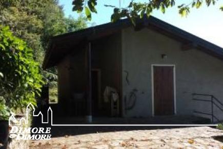 Casa a Caprezzo nel bosco con vista lago.