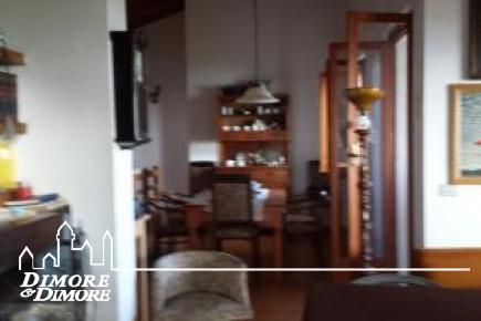 Casa a Caprezzo nel bosco con vista lago.
