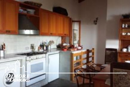 Casa a Caprezzo nel bosco con vista lago.
