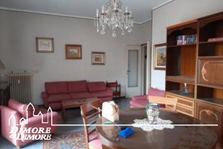 Quadrilocale in condominio d'epoca.