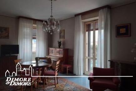 Quadrilocale in condominio d'epoca.