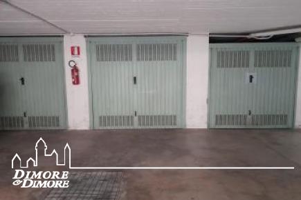 Box  a Intra in zona centrale