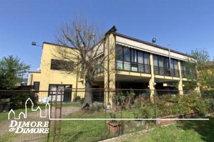Immobile commerciale a Castelletto Ticino