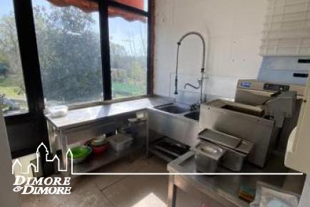 Immobile commerciale a Castelletto Ticino