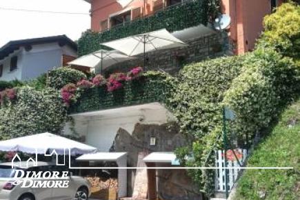Casa indipendente con due appartamenti e giardino