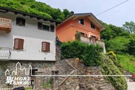 Casa indipendente con due appartamenti e giardino