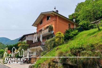 Casa indipendente con due appartamenti e giardino