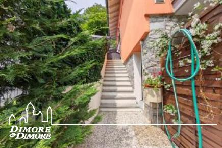 Casa indipendente con due appartamenti e giardino