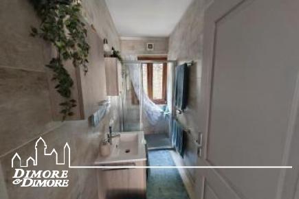 Casa indipendente con due appartamenti e giardino