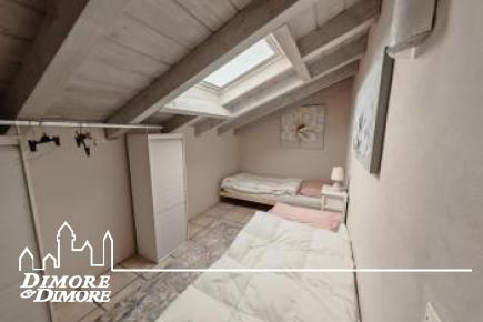 Casa indipendente con due appartamenti e giardino