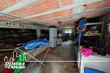 Casa indipendente con due appartamenti e giardino