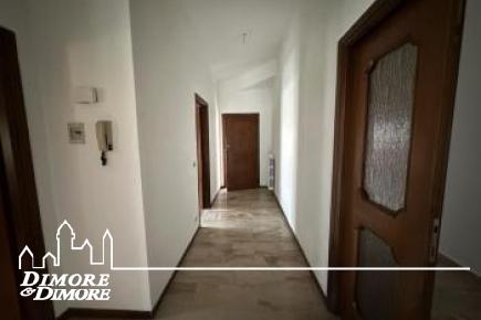 Attico ristrutturato molto luminoso e soleggiato