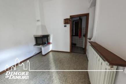 Casa indipendente con cortiletto e garage