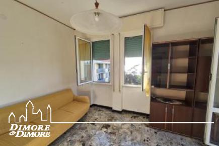 Ampio trilocale molto soleggiato con garage vicino al mare