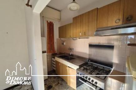Ampio trilocale molto soleggiato con garage vicino al mare