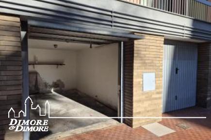 Ampio trilocale molto soleggiato con garage vicino al mare