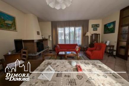 Villa indipendente con giardino e garage