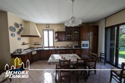 Villa indipendente con giardino e garage
