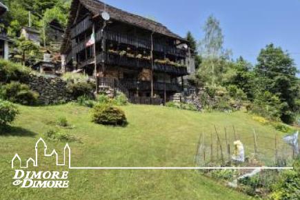 Bellissima porzione di casa Walser del 600 immersa nella natura