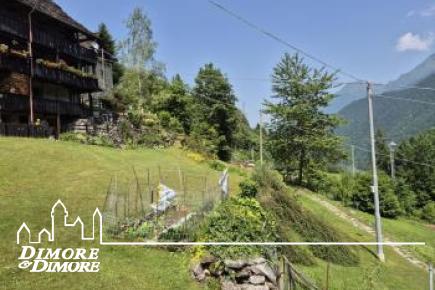Bellissima porzione di casa Walser del 600 immersa nella natura