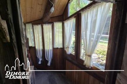 Bellissima porzione di casa Walser del 600 immersa nella natura