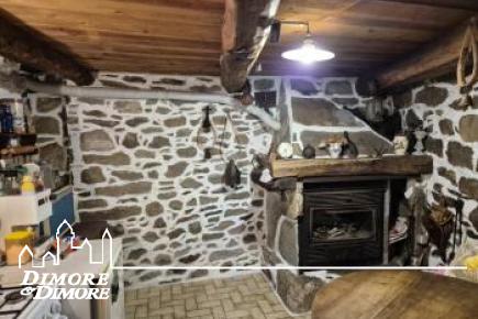 Bellissima porzione di casa Walser del 600 immersa nella natura