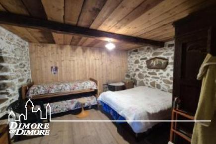 Bellissima porzione di casa Walser del 600 immersa nella natura