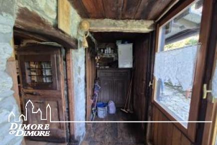 Bellissima porzione di casa Walser del 600 immersa nella natura