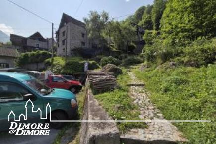 Bellissima porzione di casa Walser del 600 immersa nella natura