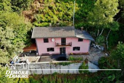 Casa indipendente immersa nella natura con splendida vista lago