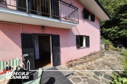 Casa indipendente immersa nella natura con splendida vista lago