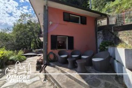 Casa indipendente immersa nella natura con splendida vista lago