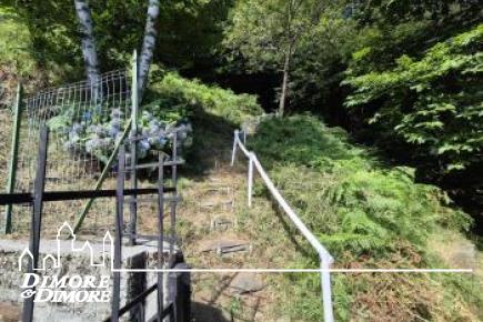 Casa indipendente immersa nella natura con splendida vista lago