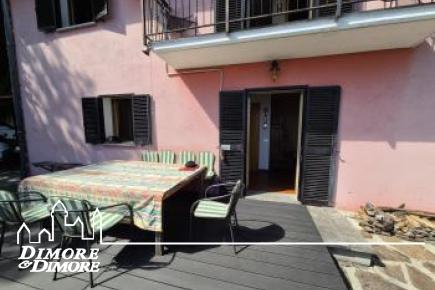 Casa indipendente immersa nella natura con splendida vista lago
