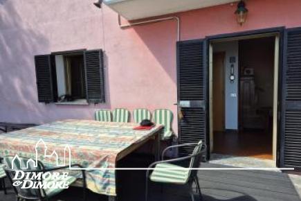 Casa indipendente immersa nella natura con splendida vista lago