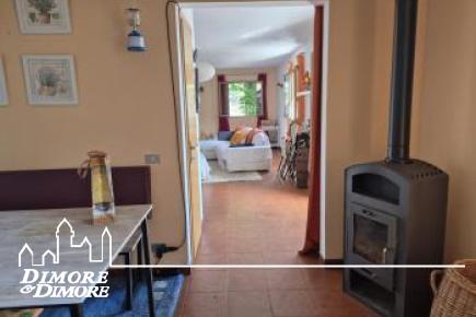 Casa indipendente immersa nella natura con splendida vista lago